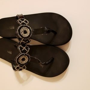 🌻 Kenneth Cole Reaction Beaded Flip Flops
